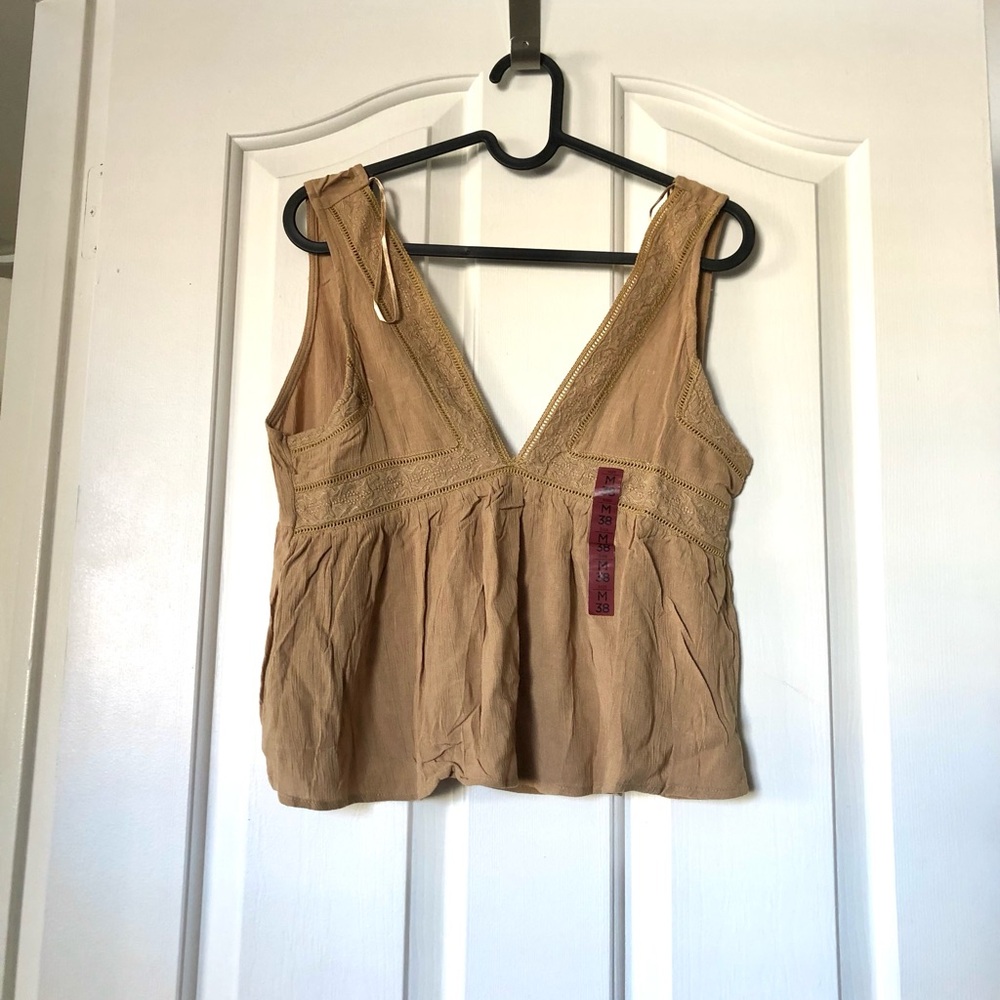 NWT Women's V-Neck Sleeveless Tank Top in Tan